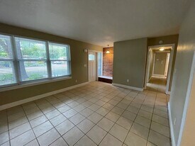 107 Glen Ridge Ave in Temple Terrace, FL - Building Photo
