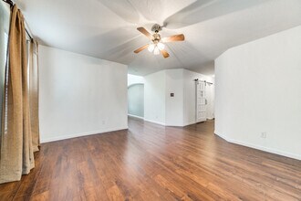 10811 Marot Fld in Helotes, TX - Building Photo - Building Photo