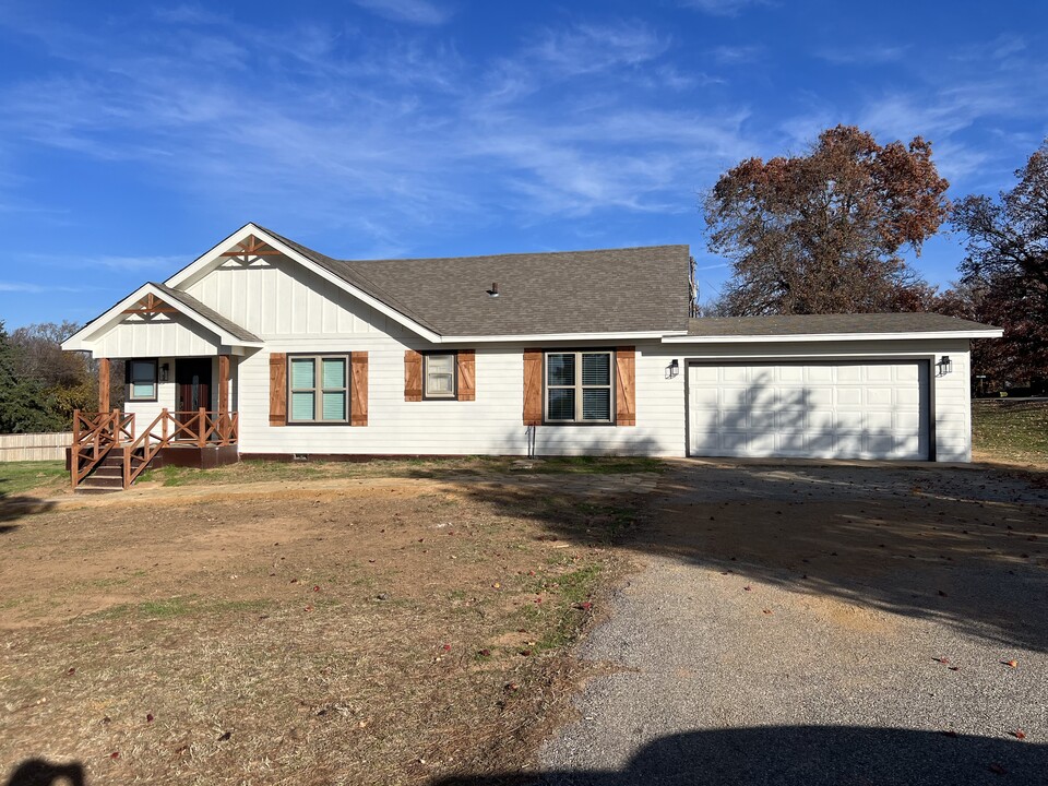 5845 N Washington Ave in Durant, OK - Building Photo