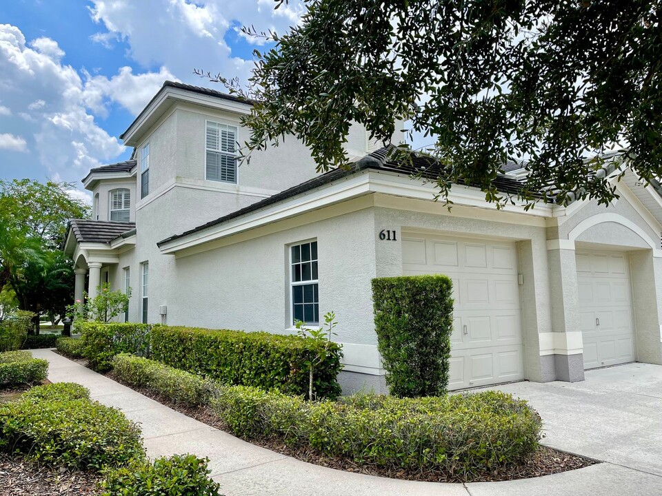 611 Grasslands Village Cir in Lakeland, FL - Building Photo