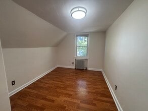 233 Broughton Ave, Unit 2 in Bloomfield, NJ - Building Photo - Building Photo