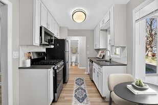 Eagle Rock Apartments at Mohegan Lake in Mohegan Lake, NY - Building Photo