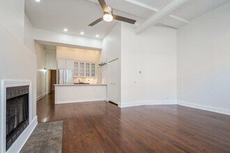 1100 W Cornelia Ave in Chicago, IL - Building Photo - Building Photo