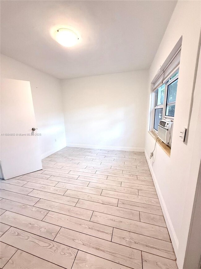 669 NW 28th St in Miami, FL - Building Photo - Building Photo