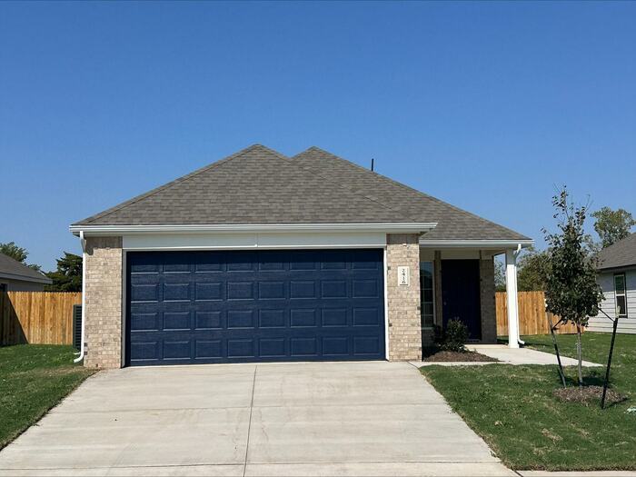 2416 Rosewood Ln in El Reno, OK - Building Photo