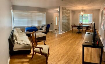 2000 E Atwater Ave in Bloomington, IN - Foto de edificio - Building Photo