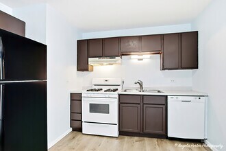 831 Washington St in Woodstock, IL - Building Photo - Building Photo