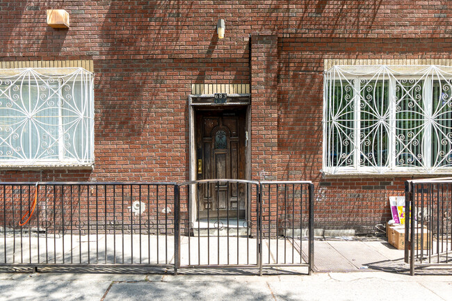 683 Bedford Ave in Brooklyn, NY - Building Photo - Building Photo