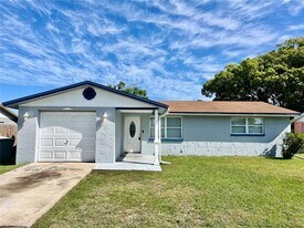 3405 Wilson Dr in Holiday, FL - Building Photo