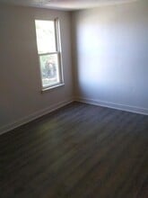 406 Franklin Avenue, Unit B in Salem, OH - Foto de edificio - Building Photo