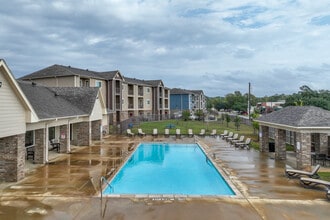 Parkside Apartments (TX) in Longview, TX - Foto de edificio - Building Photo