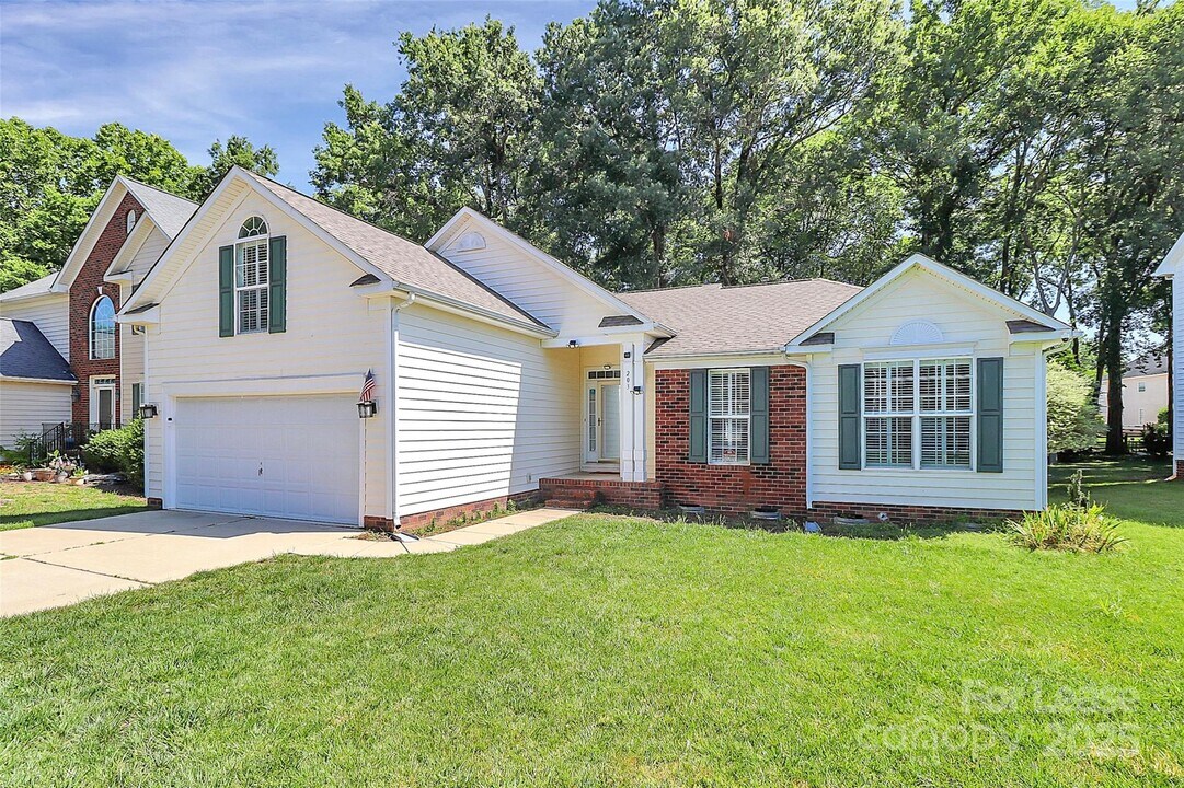 203 Alnwick Ln in Waxhaw, NC - Building Photo