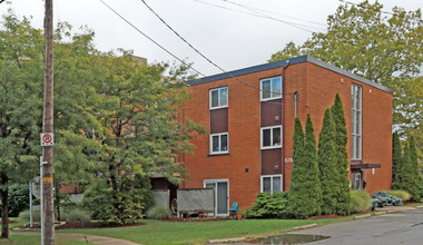 Henley & Cypress Gardens in St Catharines, ON - Building Photo - Building Photo