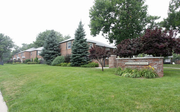 Jasmine Courtyard Townhomes in Denver, CO - Building Photo - Building Photo