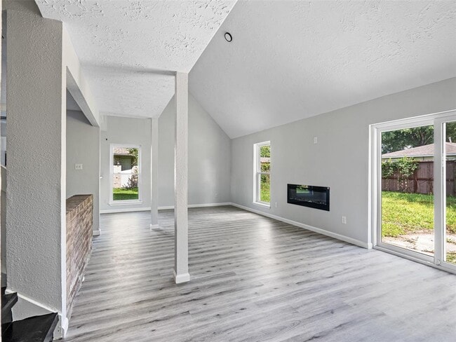10146 Valley Club Dr in Houston, TX - Building Photo - Building Photo