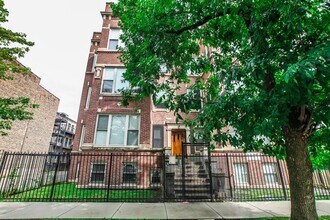 5711 S Calumet Ave in Chicago, IL - Building Photo - Building Photo