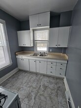 842 Capital Ave NE in Battle Creek, MI - Foto de edificio - Building Photo