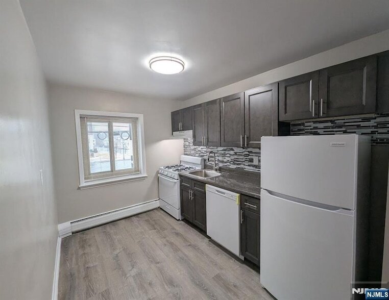 40 Zabriskie St in Hackensack, NJ - Building Photo