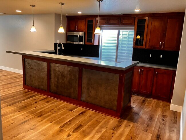 13891 S Newburg Dr in Herriman, UT - Building Photo - Building Photo