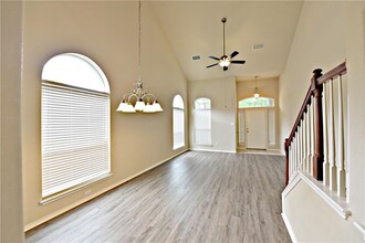 1700 Comfort Ln in Austin, TX - Foto de edificio - Building Photo