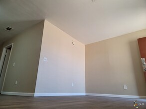 564 Adams Ave-Unit -7,8 in El Centro, CA - Building Photo - Building Photo