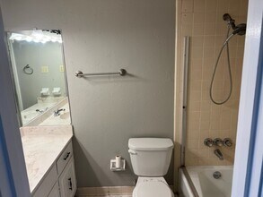 8271 Farmington Dr E in Southaven, MS - Foto de edificio - Building Photo