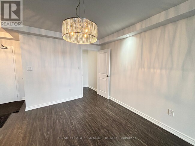 812 Burnhamthorpe Rd in Toronto, ON - Building Photo - Building Photo