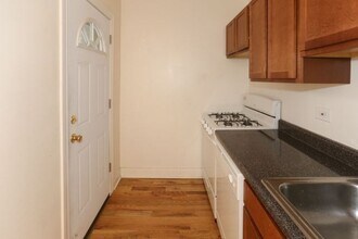 628 W Cornelia Ave, Unit A00C in Chicago, IL - Building Photo - Building Photo