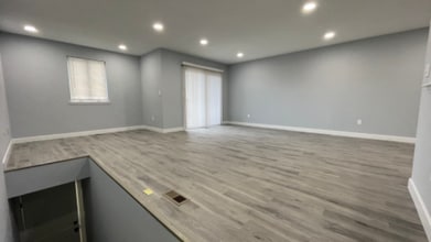9144 Ellie Dr, Unit B in Philadelphia, PA - Foto de edificio - Building Photo