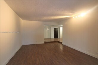 3690 Inverrary Dr in Lauderhill, FL - Building Photo - Building Photo