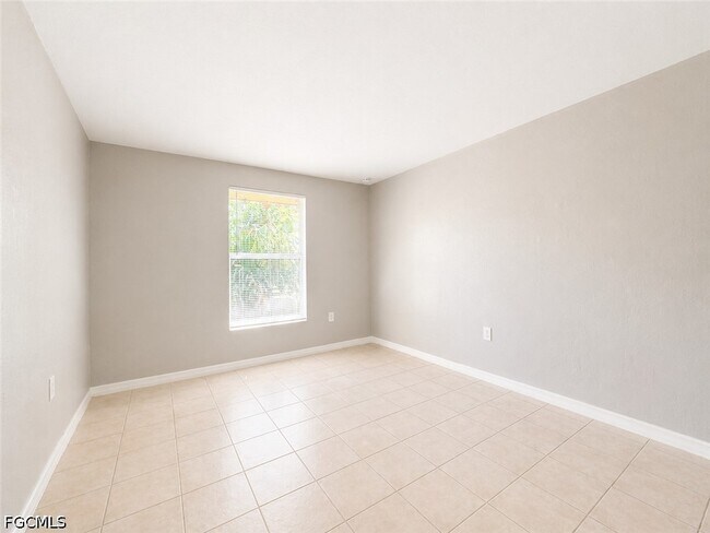 5461 Eleventh Ave in Ft. Myers, FL - Building Photo - Building Photo