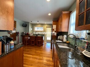 19 High St, Unit T in Cambridge, MA - Building Photo - Building Photo