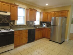 32 Walnut St-Unit -32 in Arlington, MA - Building Photo - Building Photo