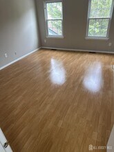 19 Woodbury Rd in Edison, NJ - Building Photo - Building Photo
