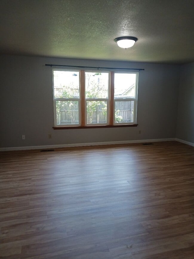 3550 Michael Park Dr in Medford, OR - Building Photo - Building Photo