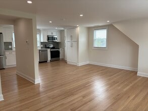 15 Lyon Ave in Greenwich, CT - Building Photo - Building Photo