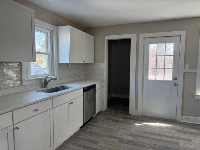 560 Ashton Ave-Unit -560 Ashton Ave Unit B in Franklin, VA - Building Photo - Building Photo