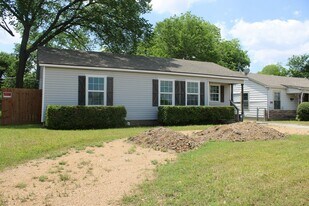 1237 Centerville Rd in Dallas, TX - Building Photo