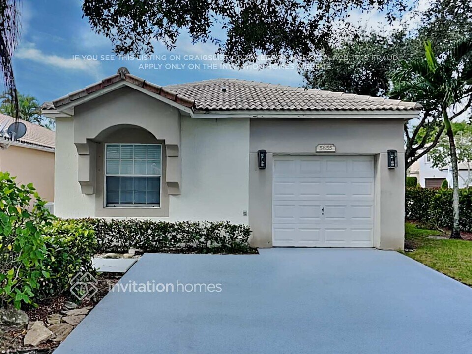 5855 Eagle Cay Terrace in Coconut Creek, FL - Foto de edificio