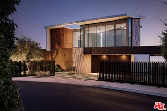 8368 Hollywood Blvd in Los Angeles, CA - Foto de edificio - Building Photo