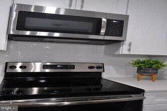 8613 Beekman Pl in Alexandria, VA - Building Photo - Building Photo