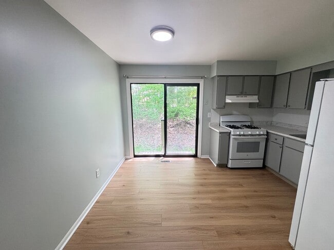 2150-2152 Shangrai-La Dr SE in Grand Rapids, MI - Building Photo - Building Photo