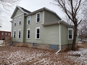 925 Minnesota St in Oshkosh, WI - Foto de edificio - Building Photo