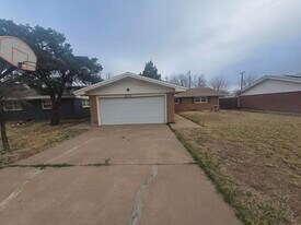 5216 15th St in Lubbock, TX - Building Photo