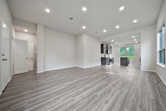 507 Navajo Dr in Montgomery, TX - Building Photo - Building Photo