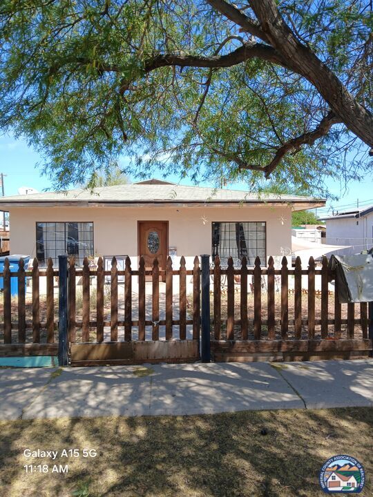 442 E Brighton Ave in El Centro, CA - Building Photo - Building Photo