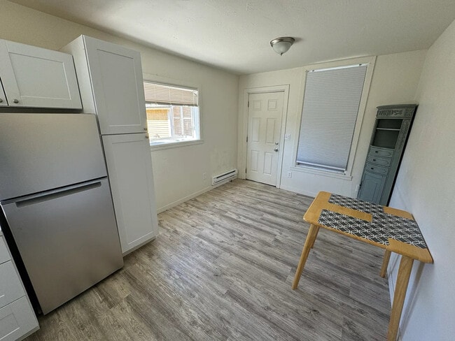 1749 Santa Barbara Ave