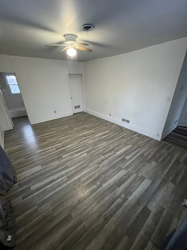 721 Grant St, Unit #4 in Holdrege, NE - Building Photo - Building Photo