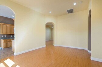 2621 Mysin Way in Sacramento, CA - Building Photo - Building Photo