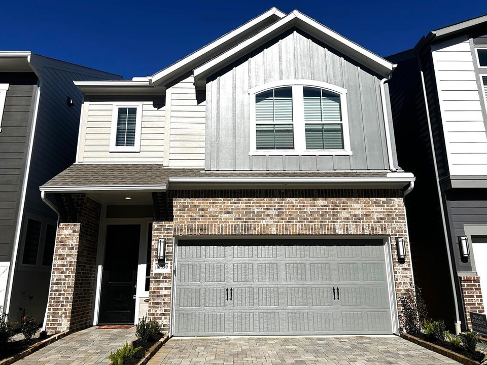 16030 Mason Run Dr in Houston, TX - Foto de edificio